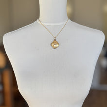 画像をギャラリービューアに読み込む, Antique 9ct Yellow Gold Engraved Rhombus Locket Pendant Necklace
