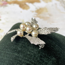 Carica l'immagine nel visualizzatore di Gallery, Vintage Mikimoto Pearl Cluster Starfish Brooch In Original Box