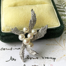 Carica l'immagine nel visualizzatore di Gallery, Vintage Mikimoto Pearl Cluster Starfish Brooch In Original Box