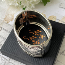 Lade das Bild in den Galerie-Viewer, Victorian Aesthetic 1881 Sterling Silver Bangle In Original Fitted Box