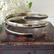 Lade das Bild in den Galerie-Viewer, Art Deco Egyptian Revival Engraved Silver & Enamel Snake Bangle