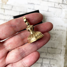 Carica l'immagine nel visualizzatore di Gallery, Antique 18ct Gold & Carnelian Intaglio Seal Fob with Coat of Arms