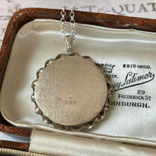 Cargar imagen en el visor de la galería, Vintage English Sterling Silver "Forget Me Not" Locket