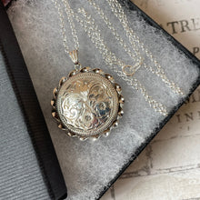 Cargar imagen en el visor de la galería, Vintage English Sterling Silver "Forget Me Not" Locket
