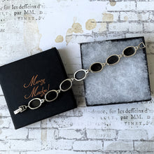 Cargar imagen en el visor de la galería, Vintage Whitby Jet Gemstone Sterling Silver Bracelet