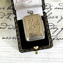 Lade das Bild in den Galerie-Viewer, Antique Georgian Silver Vinaigrette Pendant, John Bettridge, Dated 1830