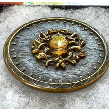 Charger l'image dans la galerie, Extremely Rare Set of 6 'Jumbo' (40mm) Georgian Livery Buttons – Authenticated by the V&A Museum, 1943