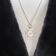 Carica l'immagine nel visualizzatore di Gallery, Victorian Silver Engraved Cross Pattée Watch Chain Fob
