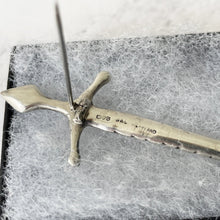 画像をギャラリービューアに読み込む, Vintage Scottish Silver Medieval Broadsword Kilt Pin, Chester 1957. Alexander Ritchie Iona Design Celtic Knot Large Sword Brooch/Lapel Pin