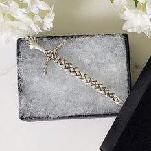 画像をギャラリービューアに読み込む, Vintage Scottish Silver Medieval Broadsword Kilt Pin, Chester 1957. Alexander Ritchie Iona Design Celtic Knot Large Sword Brooch/Lapel Pin