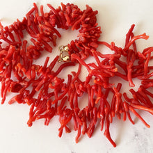 Load image into Gallery viewer, Vintage 14ct Gold Mediterranean Red Coral Necklace