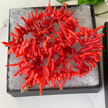 Load image into Gallery viewer, Vintage 14ct Gold Mediterranean Red Coral Necklace