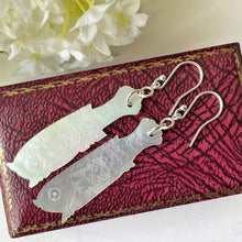 Carica l'immagine nel visualizzatore di Gallery, Antique Chinese Mother-Of-Pearl Gaming Counter Earrings