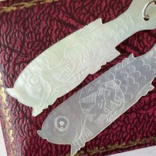 Carica l'immagine nel visualizzatore di Gallery, Antique Chinese Mother-Of-Pearl Gaming Counter Earrings