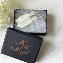 Carica l'immagine nel visualizzatore di Gallery, Antique Chinese Mother-Of-Pearl Gaming Counter Earrings