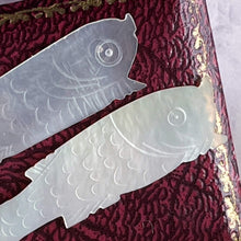 Carica l'immagine nel visualizzatore di Gallery, Antique Chinese Mother-Of-Pearl Gaming Counter Earrings