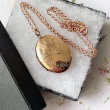 Lade das Bild in den Galerie-Viewer, Victorian Aesthetic Engraved 9ct Rose Gold Locket