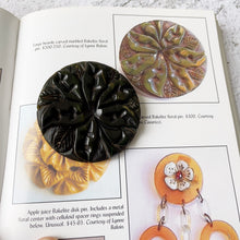 Carica l'immagine nel visualizzatore di Gallery, Huge 1930s Deep Carved Bakelite Flower Brooch