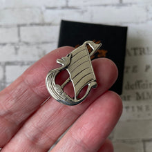 Lade das Bild in den Galerie-Viewer, Vintage Scottish Silver Viking Longship Brooch, Shetland Silvercraft 1970. Scandinavian Inspired Figural Lapel Pin. Celtic Silver Jewellery