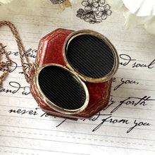 Lade das Bild in den Galerie-Viewer, Victorian Aesthetic Engraved 9ct Rose Gold Locket