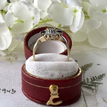 Charger l'image dans la galerie, Vintage 1970's 9ct Gold Sapphire Diamond Daisy Flower Ring