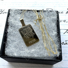 画像をギャラリービューアに読み込む, Vintage 9ct Gold Gemini Female Twins Pendant Necklace. Petite 1970s Retro Pop Art Pendant & Chain. Minimalist Layering Necklace