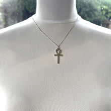 Cargar imagen en el visor de la galería, Vintage James Avery Sterling Silver Ankh Cross Pendant Necklace. Retired JA Large Silver Cross Pendant & Chain. Collectible Silver Jewelry