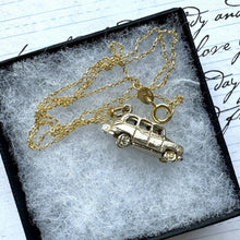 Cargar imagen en el visor de la galería, Vintage Gold On Sterling Silver London Hackney Cab Pendant Charm Necklace. Rare 1960s "Nuvo" Taxi Car & Driver Mechanical Charm On Chain