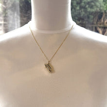 Cargar imagen en el visor de la galería, Vintage Gold On Sterling Silver London Hackney Cab Pendant Charm Necklace. Rare 1960s "Nuvo" Taxi Car & Driver Mechanical Charm On Chain