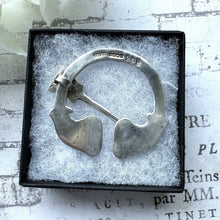 Cargar imagen en el visor de la galería, Vintage Rare Silver Celtic Penannular Pin, Henderson & Horner, Glasgow 1941. Traditional Scottish Sterling Silver Plaid Brooch Pin