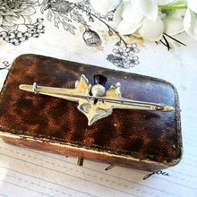 Cargar imagen en el visor de la galería, Vintage Glasgow Silver & Amethyst Celtic Thistle Large Bar Brooch. Scottish Sterling Silver Sterling Silver Long Bar/Kilt Pin, 1963 Hallmark