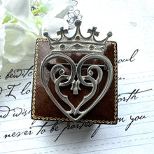 Cargar imagen en el visor de la galería, Vintage Scottish Sterling Silver Luckenbooth Crowned Heart Brooch. Edinburgh Silver Intertwined Heart Brooch. Romantic Love Token Jewellery