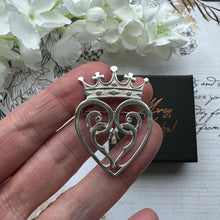 Cargar imagen en el visor de la galería, Vintage Scottish Sterling Silver Luckenbooth Crowned Heart Brooch. Edinburgh Silver Intertwined Heart Brooch. Romantic Love Token Jewellery