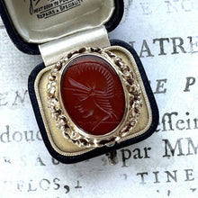 Cargar imagen en el visor de la galería, Gents 1970s 9ct Gold Intaglio Ring