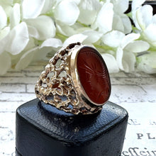 Cargar imagen en el visor de la galería, Gents 1970s 9ct Gold Intaglio Ring
