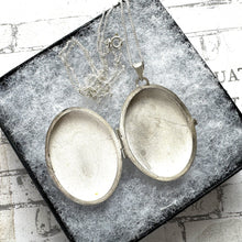 Charger l'image dans la galerie, Vintage English Silver Large Oval Engraved Locket Pendant Necklace. Art Nouveau Style Floral Sterling Silver Photo/Keepsake Locket On Chain
