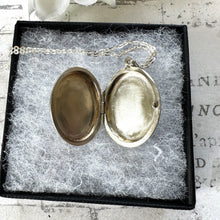 Cargar imagen en el visor de la galería, Vintage English Silver Engraved Monogram Locket Pendant Necklace. Sterling Silver Initial "S" Oval Locket & Chain. Sweetheart Photo Locket
