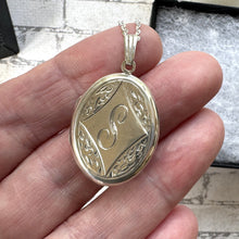 Cargar imagen en el visor de la galería, Vintage English Silver Engraved Monogram Locket Pendant Necklace. Sterling Silver Initial "S" Oval Locket & Chain. Sweetheart Photo Locket