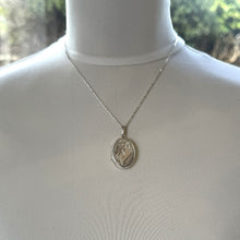 Cargar imagen en el visor de la galería, Vintage English Silver Engraved Monogram Locket Pendant Necklace. Sterling Silver Initial "S" Oval Locket & Chain. Sweetheart Photo Locket