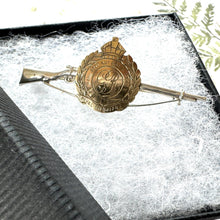 Cargar imagen en el visor de la galería, Antique Rare WW1 Royal Engineers Silver & Gold Sweetheart Brooch. Miniature Lee Enfield Rifle Figural Brooch. Alternative Tie/Stock Pin.