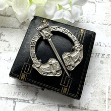 Cargar imagen en el visor de la galería, Vintage Rare Silver Celtic Penannular Pin, Henderson & Horner, Glasgow 1941. Traditional Scottish Sterling Silver Plaid Brooch Pin