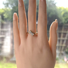 Lade das Bild in den Galerie-Viewer, Vintage 14ct Gold 3-Stone White Spinel Trilogy Ring. Art Deco Style Oblique Line Bypass Ring. Yellow Gold Cocktail Ring Size UK Q / US 8.25