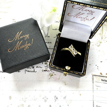 Lade das Bild in den Galerie-Viewer, Vintage 14ct Gold 3-Stone White Spinel Trilogy Ring. Art Deco Style Oblique Line Bypass Ring. Yellow Gold Cocktail Ring Size UK Q / US 8.25