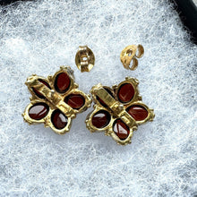 画像をギャラリービューアに読み込む, Vintage Gold On Silver Garnet & Pearl Victorian Style Earrings. Daisy Flower Gemstone Dome Stud Earrings. Antique Style Silver Gilt Earrings