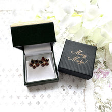 画像をギャラリービューアに読み込む, Vintage Gold On Silver Garnet & Pearl Victorian Style Earrings. Daisy Flower Gemstone Dome Stud Earrings. Antique Style Silver Gilt Earrings