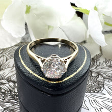 Charger l'image dans la galerie, Vintage 9ct Gold 1.50ct White Crystal Solitaire Ring. Art Deco Style Classic Engagement Ring. CZ Simulated Diamond Solitaire Ring, M/6.25