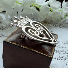 Cargar imagen en el visor de la galería, Vintage Scottish Sterling Silver Luckenbooth Crowned Heart Brooch. Edinburgh Silver Intertwined Heart Brooch. Romantic Love Token Jewellery