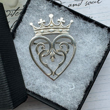 Cargar imagen en el visor de la galería, Vintage Scottish Sterling Silver Luckenbooth Crowned Heart Brooch. Edinburgh Silver Intertwined Heart Brooch. Romantic Love Token Jewellery
