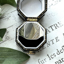 Cargar imagen en el visor de la galería, Vintage 1980s English Silver Mens Classic Signet Ring. Edwardian/Victorian Style Floral Engraved Sterling Silver Ring, UK Size U/US 10-1/4