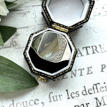 Cargar imagen en el visor de la galería, Vintage 1980s English Silver Mens Classic Signet Ring. Edwardian/Victorian Style Floral Engraved Sterling Silver Ring, UK Size U/US 10-1/4